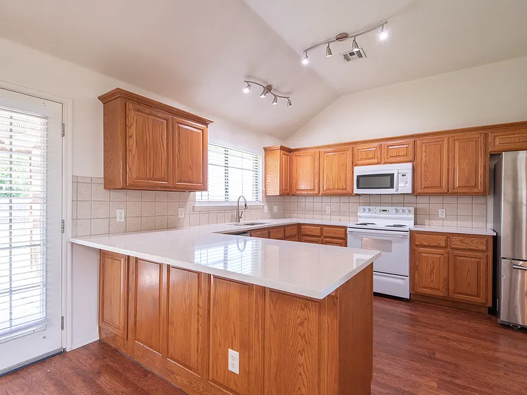 17405 Bronze Ln — Photo 11