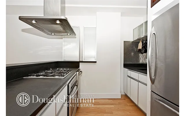 Rented by Douglas Elliman | media 23