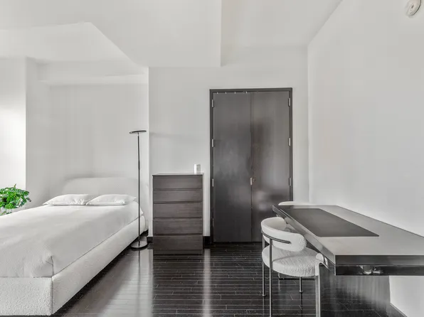 20 Pine Street image 4 of 5