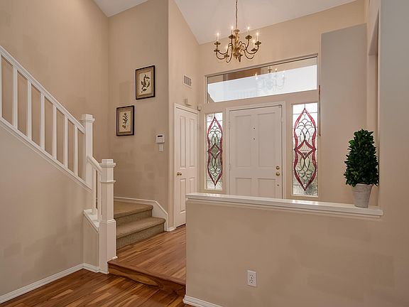5th image of 2721 Alister Ave