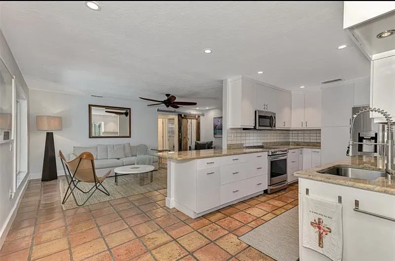 4342 Riverwood Ave — Photo 3