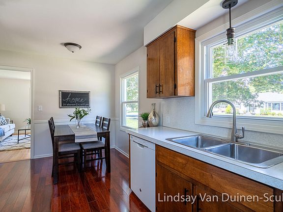4th image of 1236 Kelsey St NE