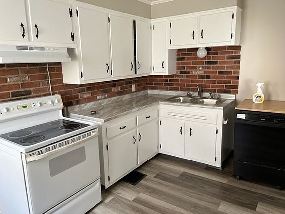 3rd image of 3944 Sylvia Ln