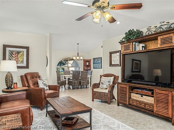 3rd image of 6900 Kenwood Pl