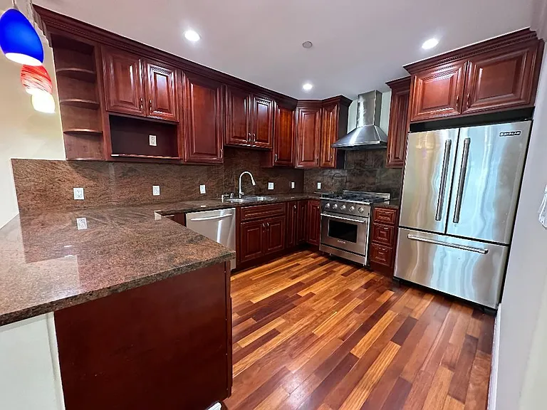 538 28th Ave — Photo 3