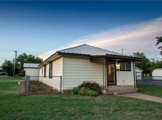 1310 Avenue G NW, Childress, TX 79201