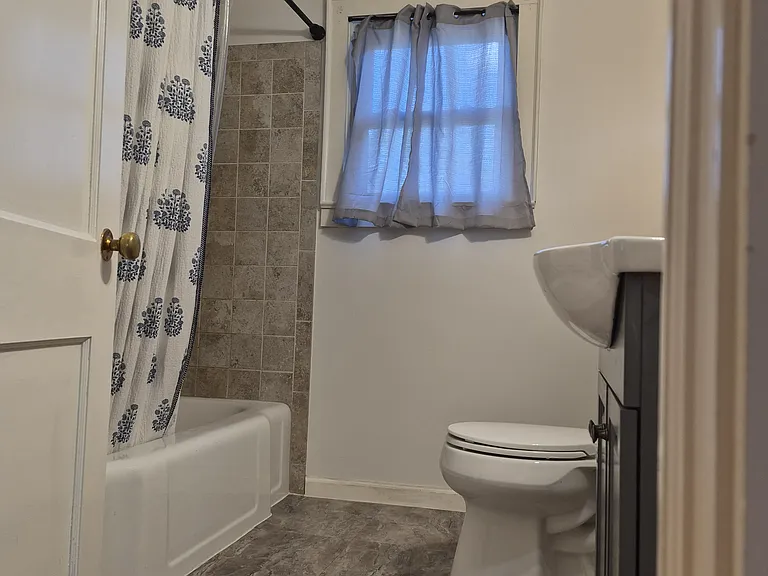 719 Oakland St — Photo 9