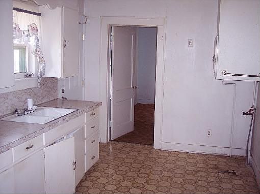 5th image of 821 N Burns St