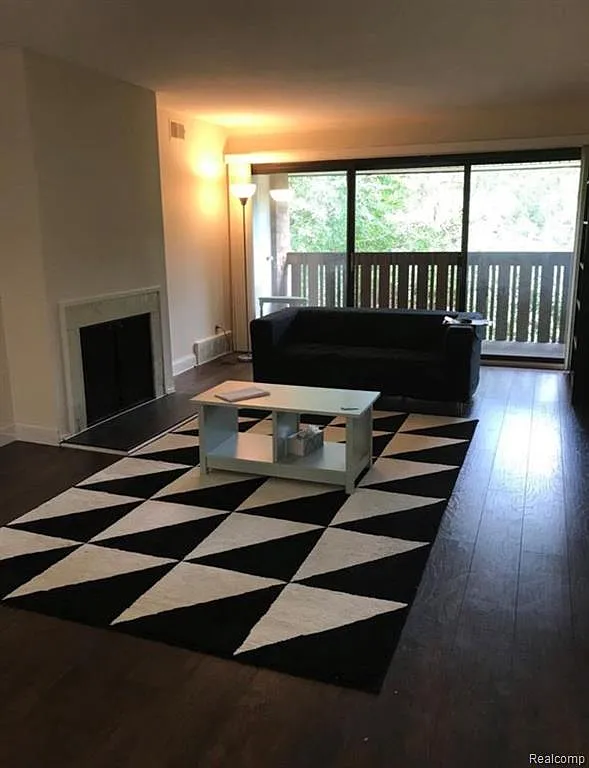 2 bed, 2.0 bath, 1173 sqft, $1,750 — Photo 2