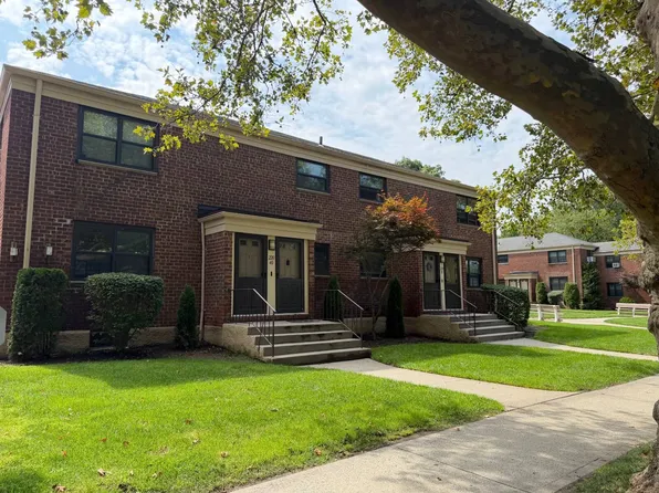 22040 73rd Ave #A, Oakland Gardens, NY 11364