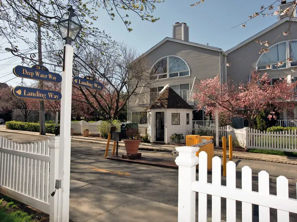 15 Deepwater Way #34, Bronx, NY 10464