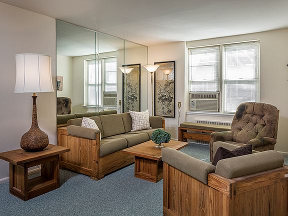4th image of 247 Parkview Ave APT 4K