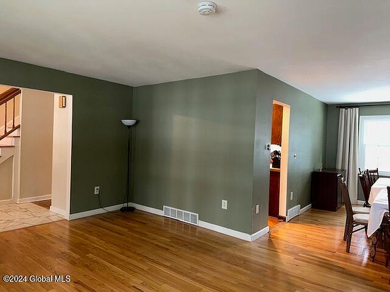 5th image of 919 Northumberland Drive