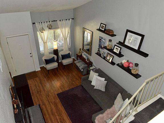 4th image of 421 Colony Knoll Dr