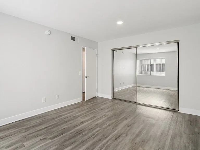 960 N. Alfred — Photo 18