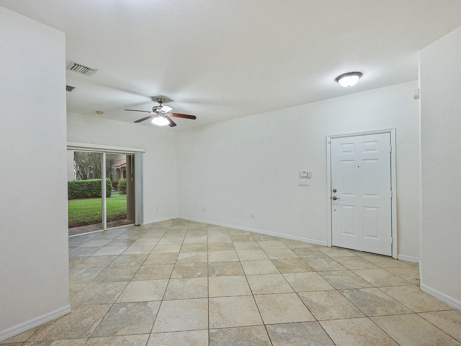 3 bed, 2.0 bath, 1210 sqft, $2,650 — Photo 3