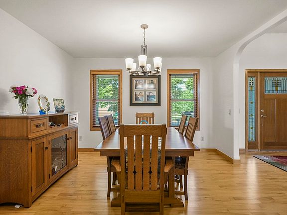 3rd image of 802 Stoney Hill Ln