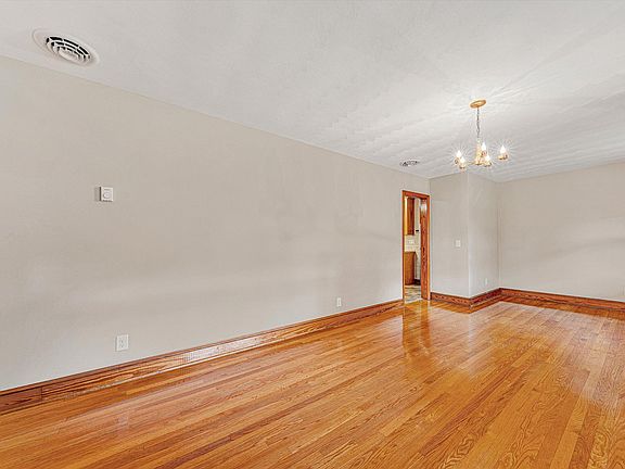 2nd image of 5033 McNeil Mill Rd