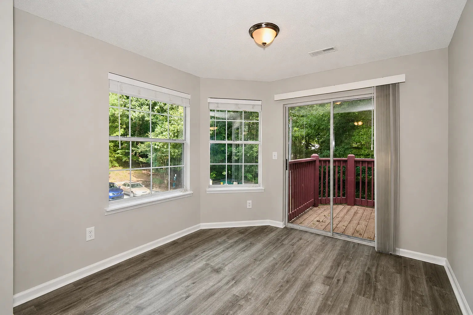 3 bed, 950 sqft, $1,875 — Photo 3