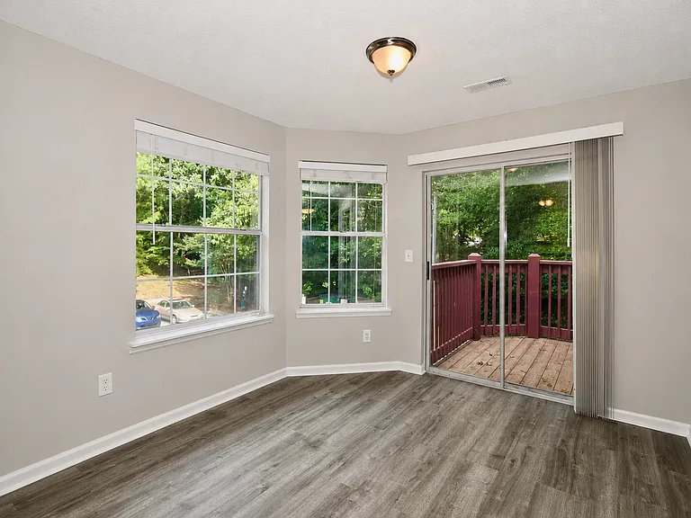 1101 Sandy Lane Dr — Photo 3