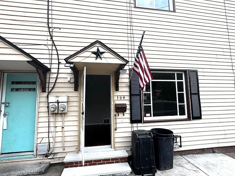 104 Catherine St — Photo 1