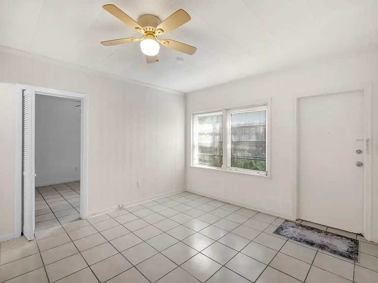 1217 SE 1st St — Photo 5
