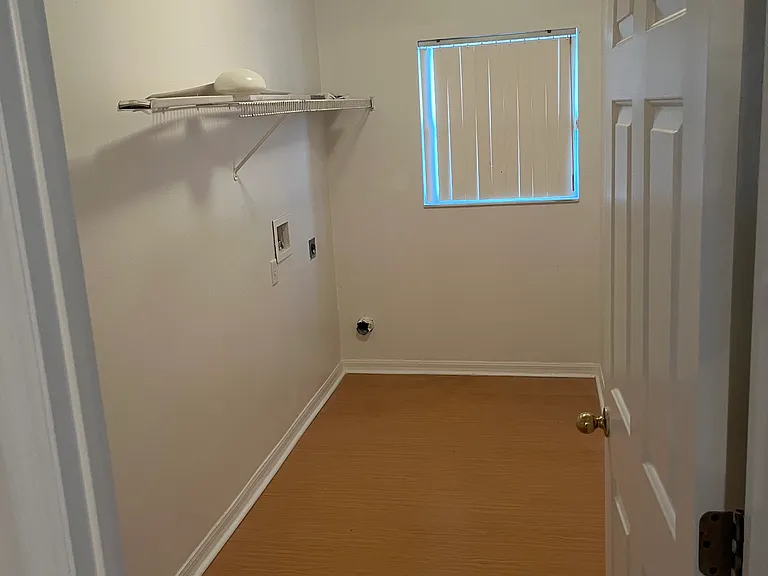 540 Brighton Ct — Photo 35