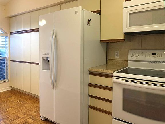 3rd image of 2525 Pine Cove Ln