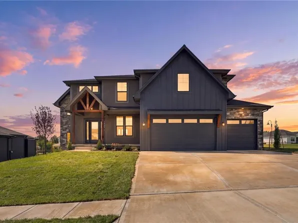 2700 NE Crestview St, Blue Springs, MO 64029