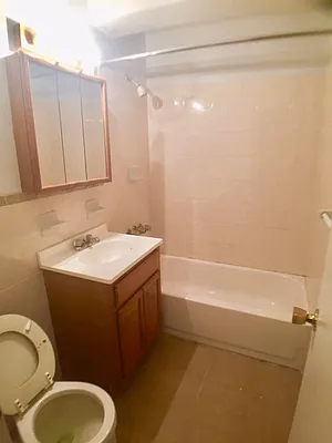 Rented by Roberto Guilbet, LREB | media 37