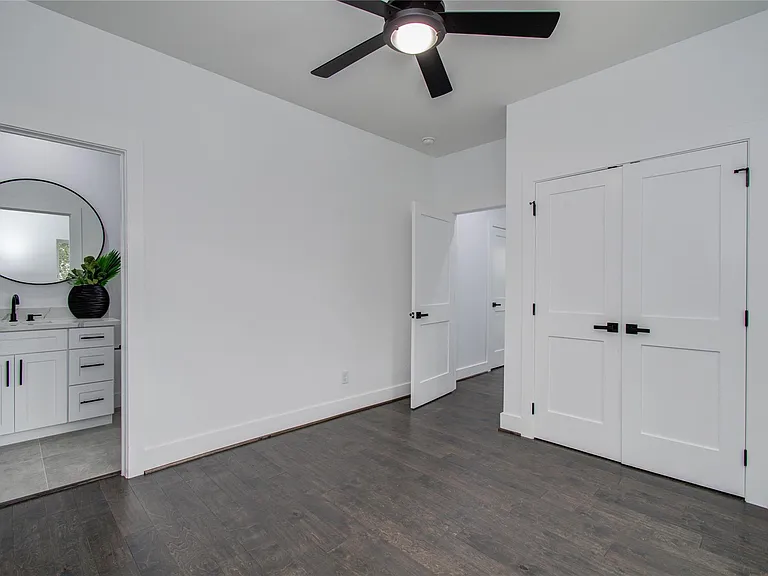5024 Winnetka St #C — Photo 11