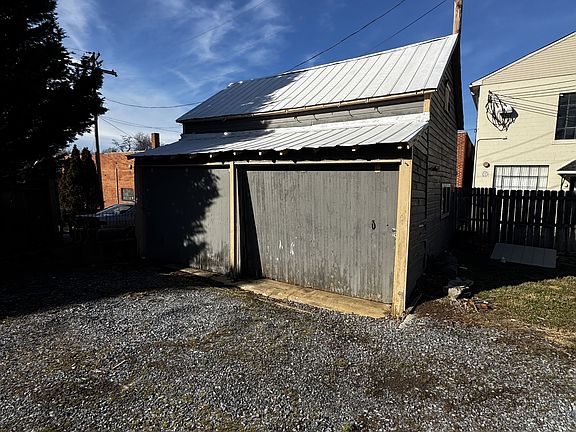 3rd image of 445 Winchester Ave