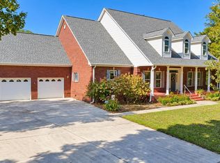 515 Scenic Bluff Dr, Guntersville, AL 35976