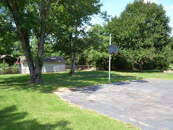3rd image of 141 Lee Etta Dr
