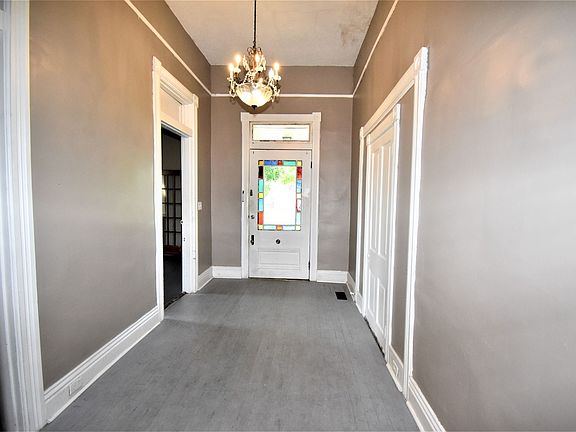 3rd image of 123 Marion St #2