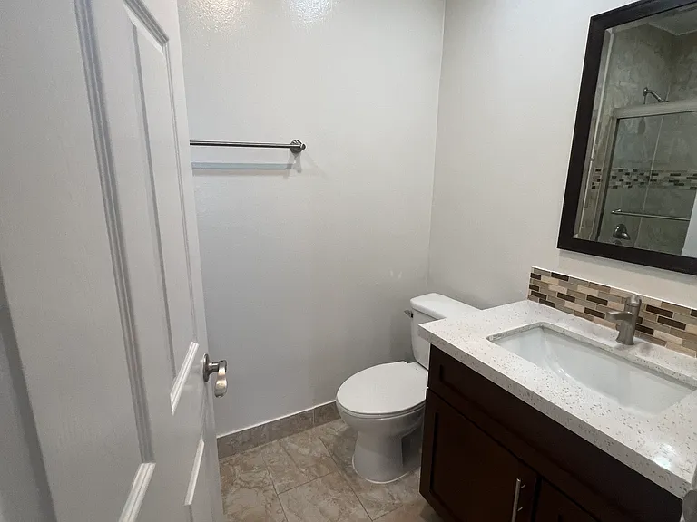 4307 Whitsett Ave #204 — Photo 42