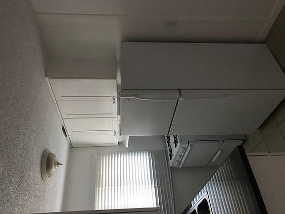2nd image of 940 Venice Blvd APT 11