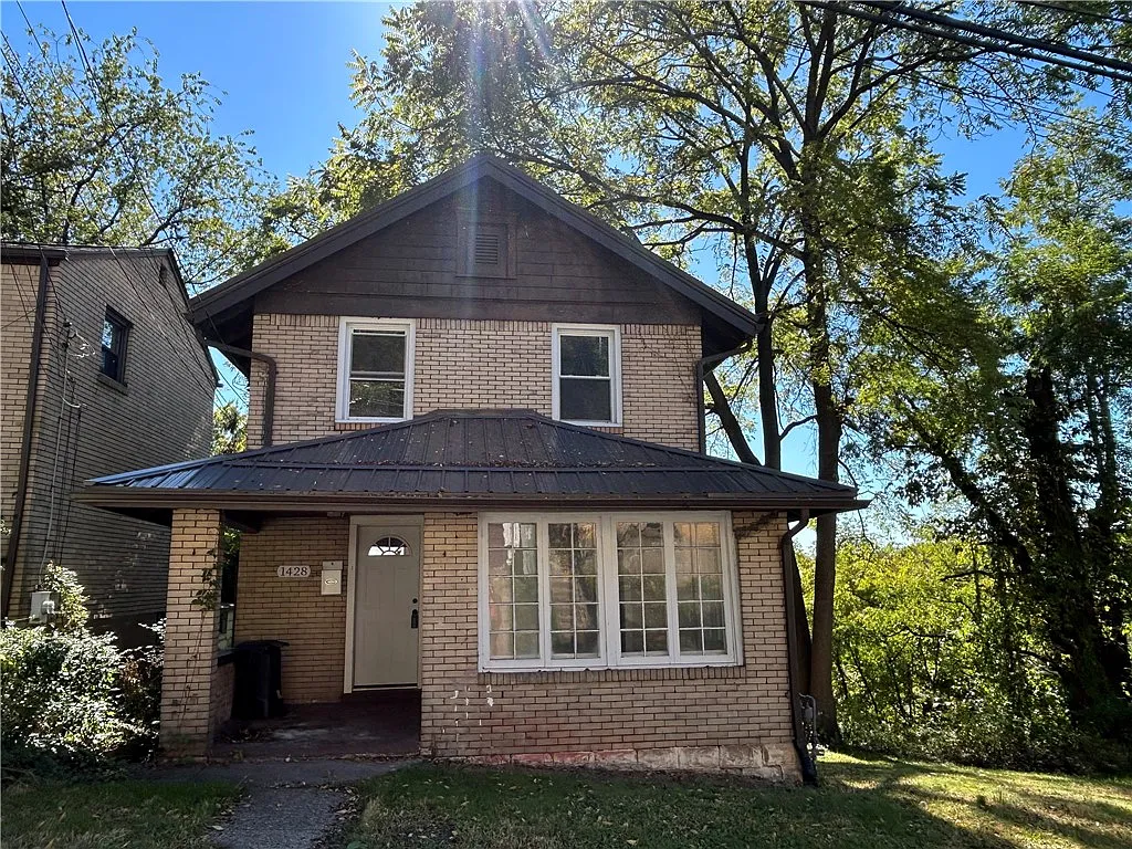 1428 Woodlawn Ave photo 1