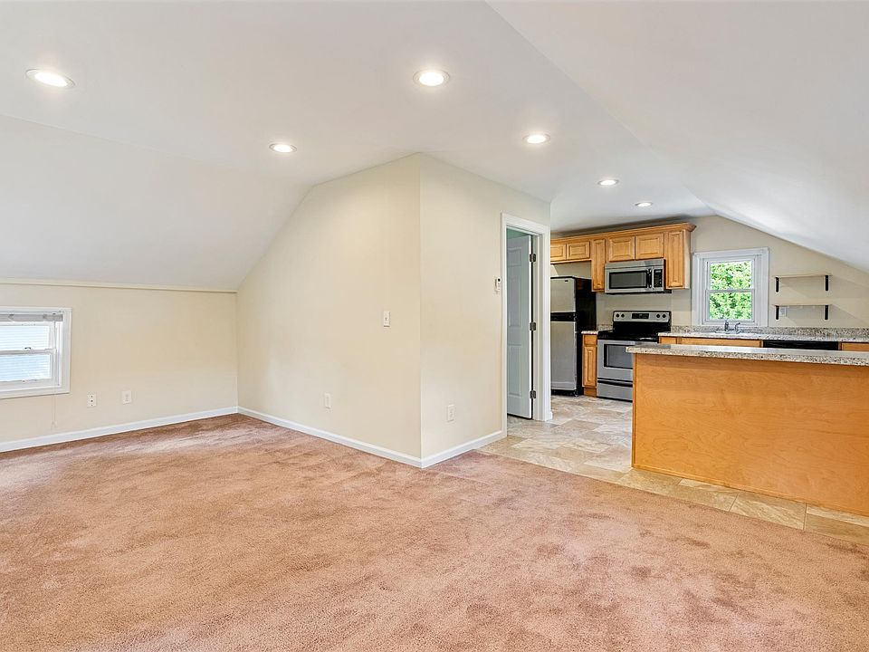 30 Buckland St Plantsville CT Zillow