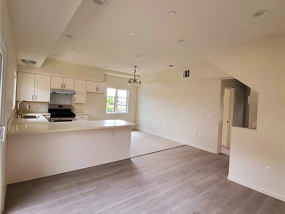 4th image of 10341 Western Ave #5
