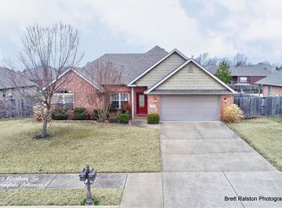612 Westbury St, Springdale, AR 72762