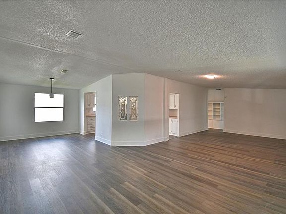 2nd image of 306 TOWNBRIDGE DRIVE