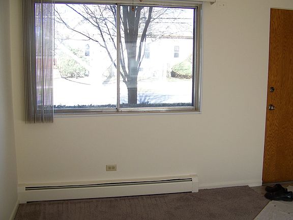 3rd image of 140 Douglas Ave APT 1B