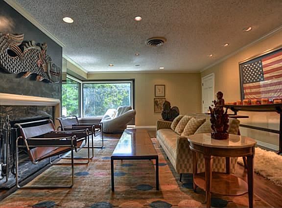 4th image of 3801 Monticello Dr