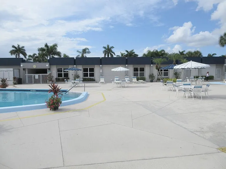 2572 Emory Dr E #J — Photo 29