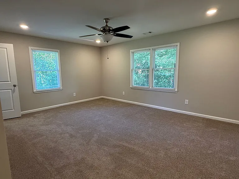 4 Poinsetta Dr NE — Photo 7