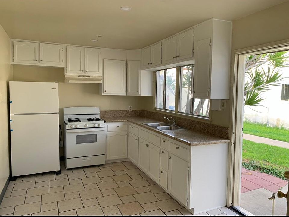1st image of 819 S Grevillea Ave #3/4
