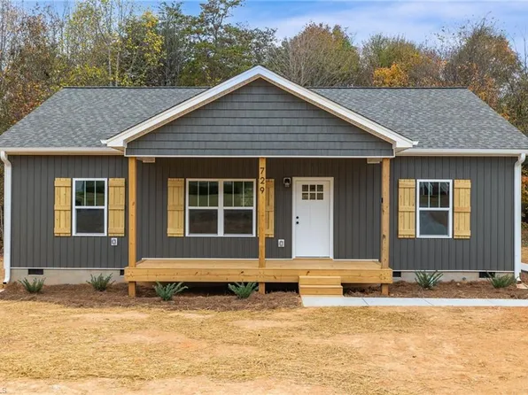 729 Cypress Hill Dr, Eden, NC 27288