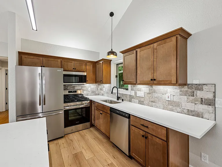 11108 W Forest Home Ave — Photo 5