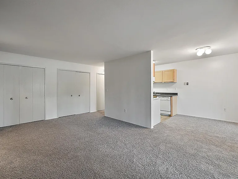 Sunnymede Apartments - Troy, MI — Photo 25